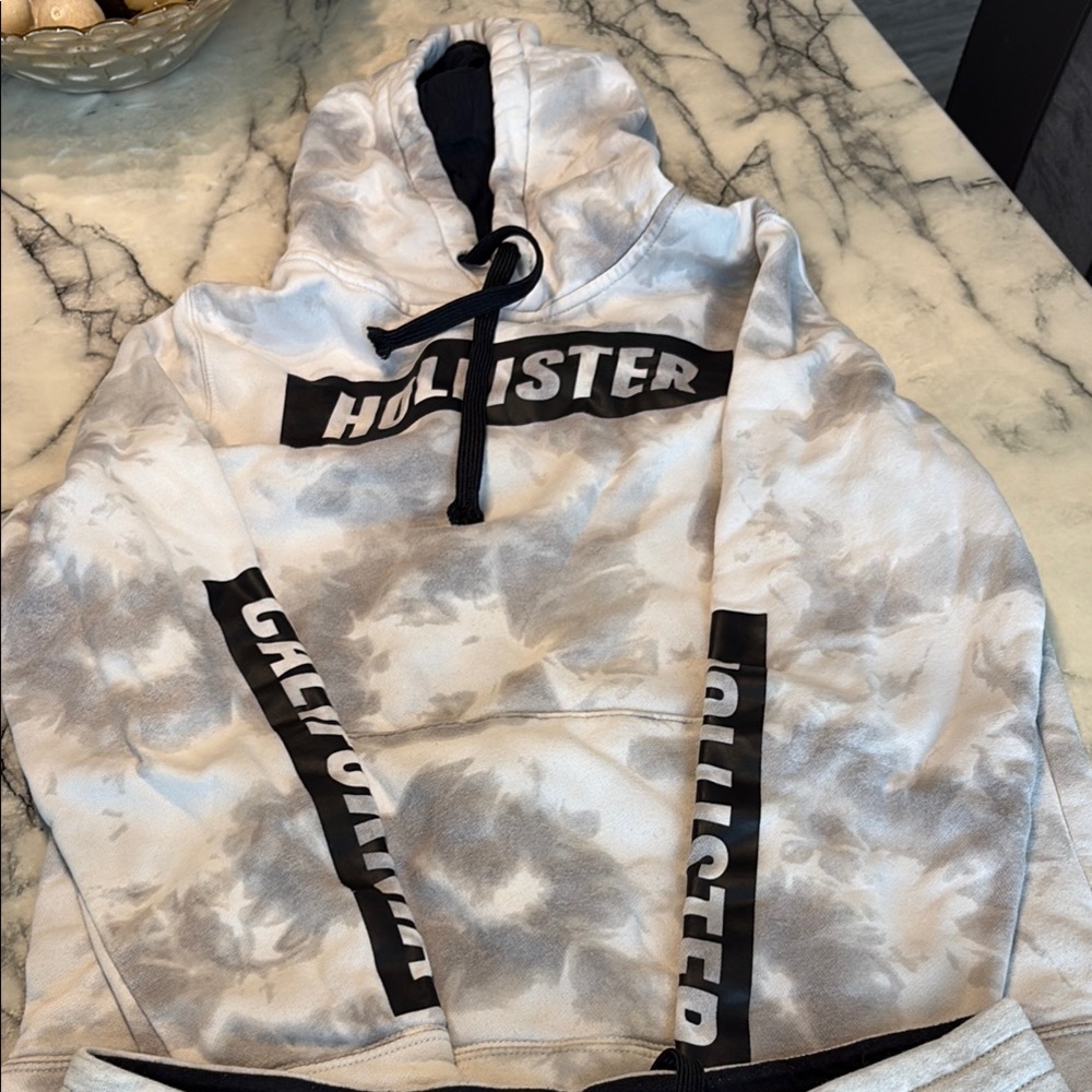 Hollister Gray and White Men's Hoodie